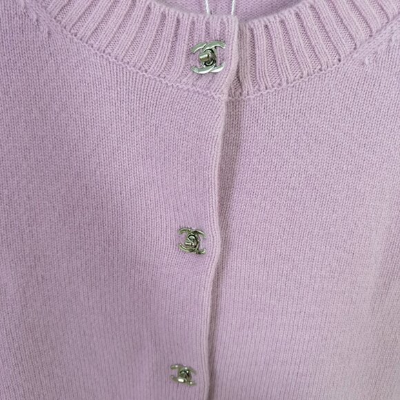 CHANEL FALL WINTER 2024 CASHMERE CARDIGAN CC TURN LOCK - Picture 7 of 11